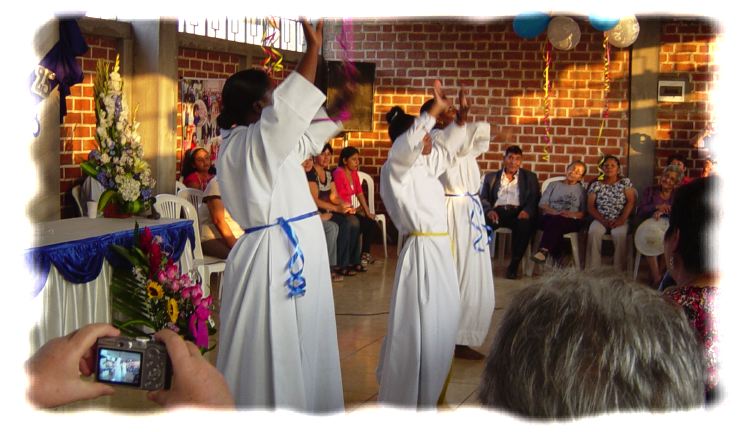 Danse par 3 novices haïtiennes